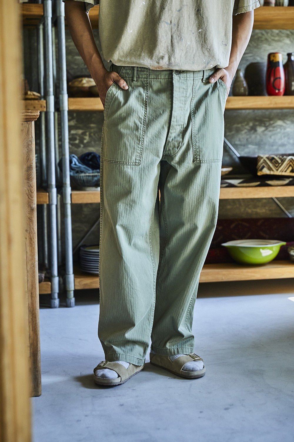 オアスロウ HERRINGBONE SUMMER FATIGUE PANTS orSlow Herringbone Twill Summer Fatigue Pants in Navy Curated at