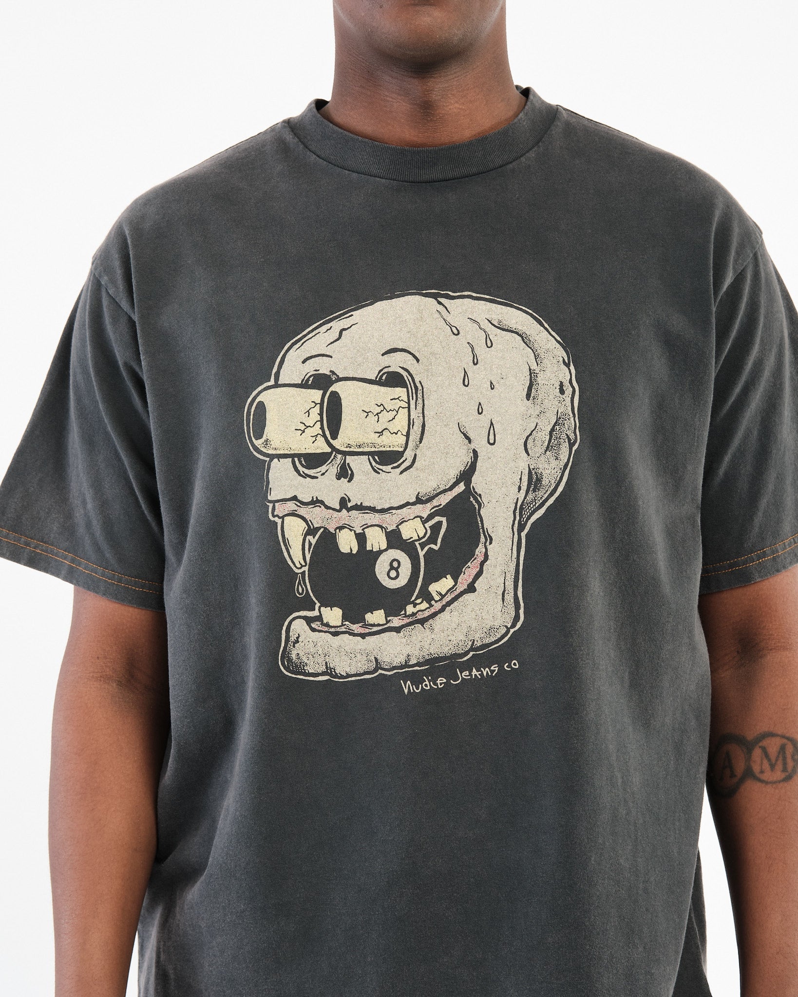 Koffe 8-Ball T-shirt Antracite by Nudie Jeans Co - Meadow