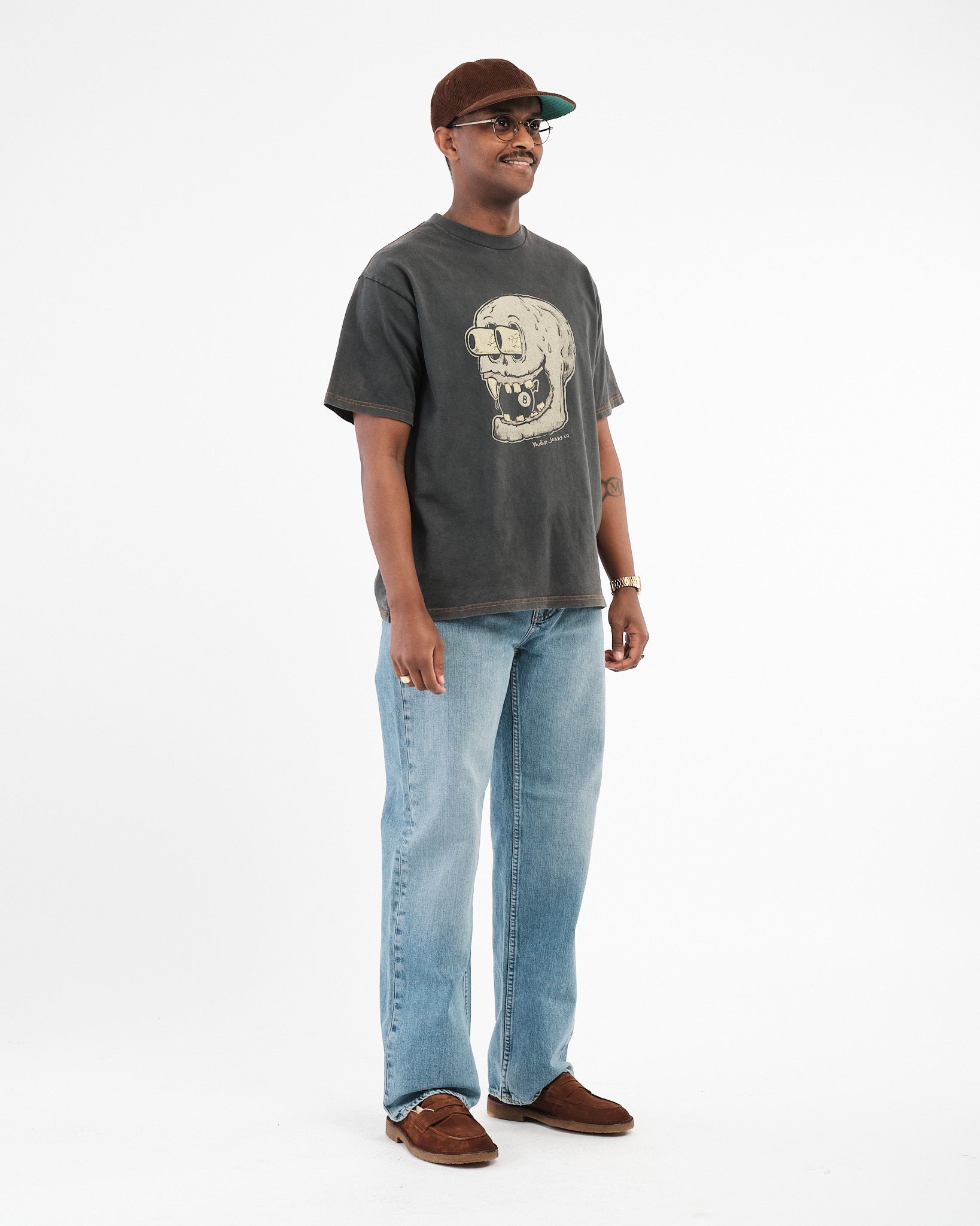 NUDIE JEANS CO | Koffe 8-Ball T-shirt Antracite | MEADOW