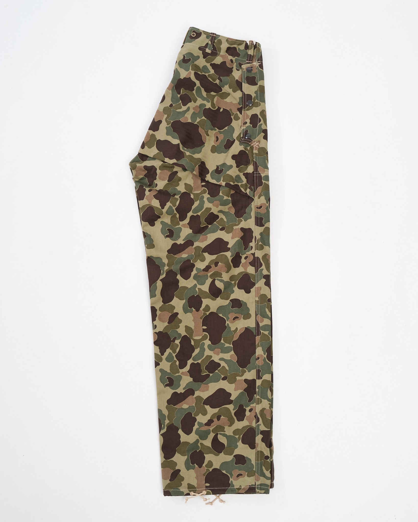 MP26001 P1944 REVERSIBLE FROGSKIN CAMOUFLAGE TROUSERS GREEN | Meadow