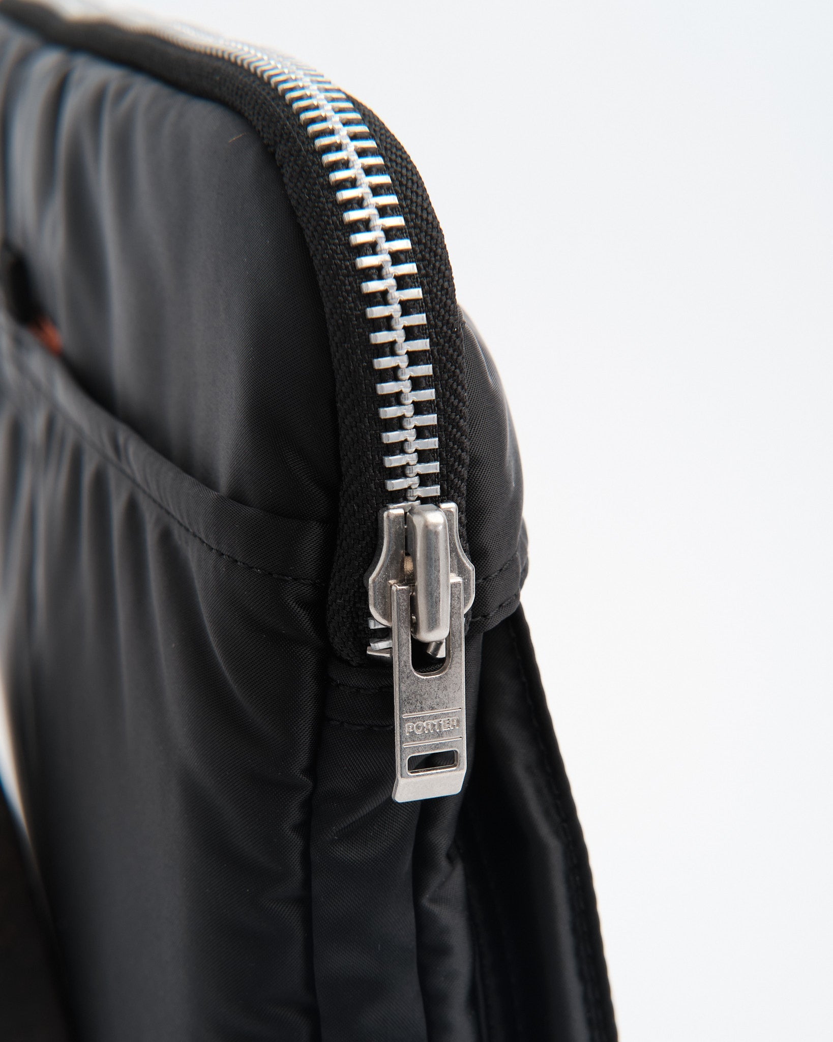 porter | TANKER Document Case Black | meadow