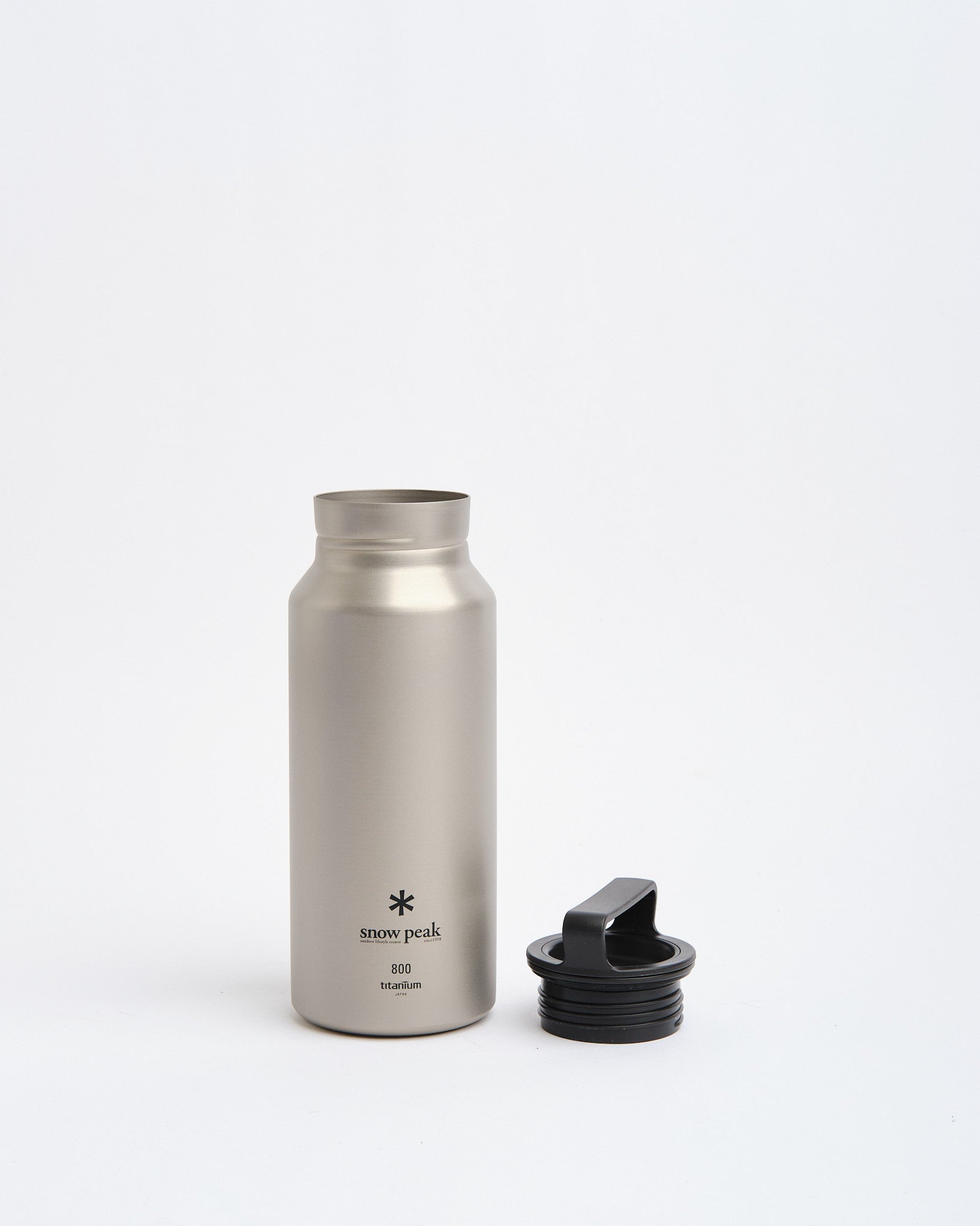 Aurora Bottle 800 Titanium by Snow Peak - Meadow